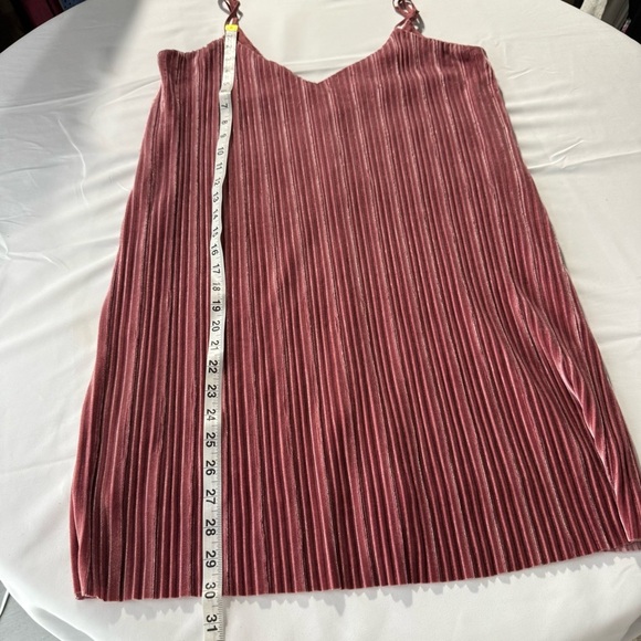 Bardot Women’s Mini Dress Size 6 Dusty Rose Pleated Velvet Girlhoodcore Feminine - Picture 7 of 7